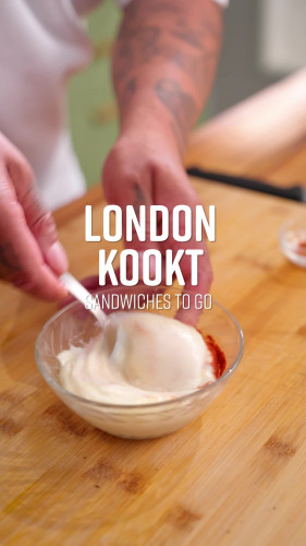 Bocadillo met tortilla en kip van London Loy