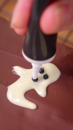 Halloween surprise cake