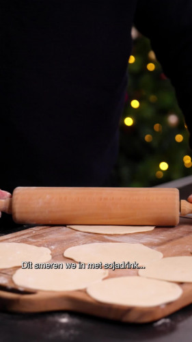 Vegan croissantpasteitje met paddenstoelen-misoragout van London Loy