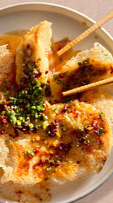 Gyoza’s met tuinerwtensalade van Veggilaine