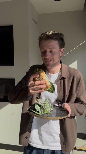 Kabeljauw burger met spinazie en yoghurtsaus van LekkerSeb