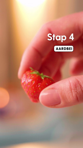 Mini pavlovataartjes met aardbeienkwark