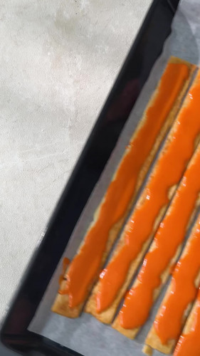 Koningsdag oranje tompoucedip met XXL bladerdeegstengels