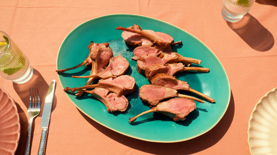 Lamsrack van de BBQ