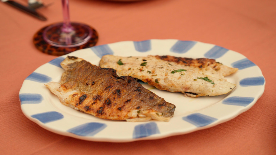 Zeebaarsfilet van de BBQ