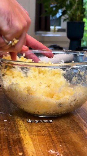 Pastinaakrösti met Parmezaan en basilicum-mayonaise van Hugo Kennis